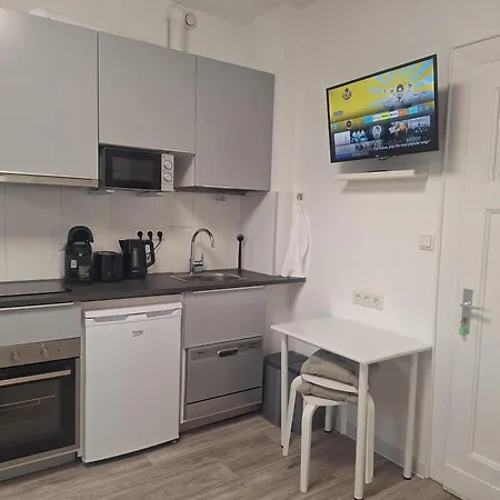 Mit Balkon 7 에센