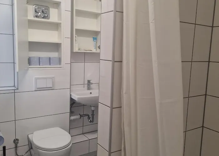 Mit Balkon 7 아파트 *