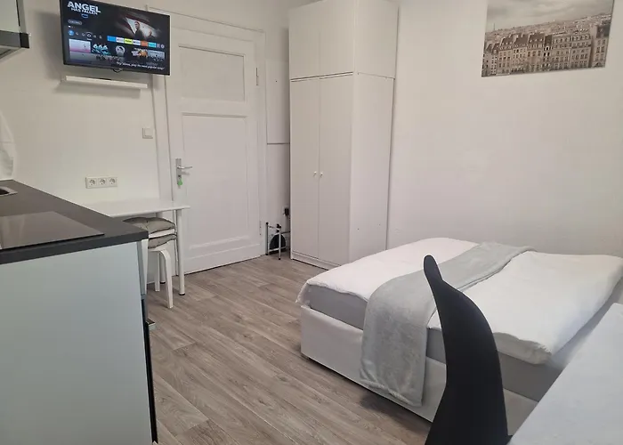 Mit Balkon 7 *